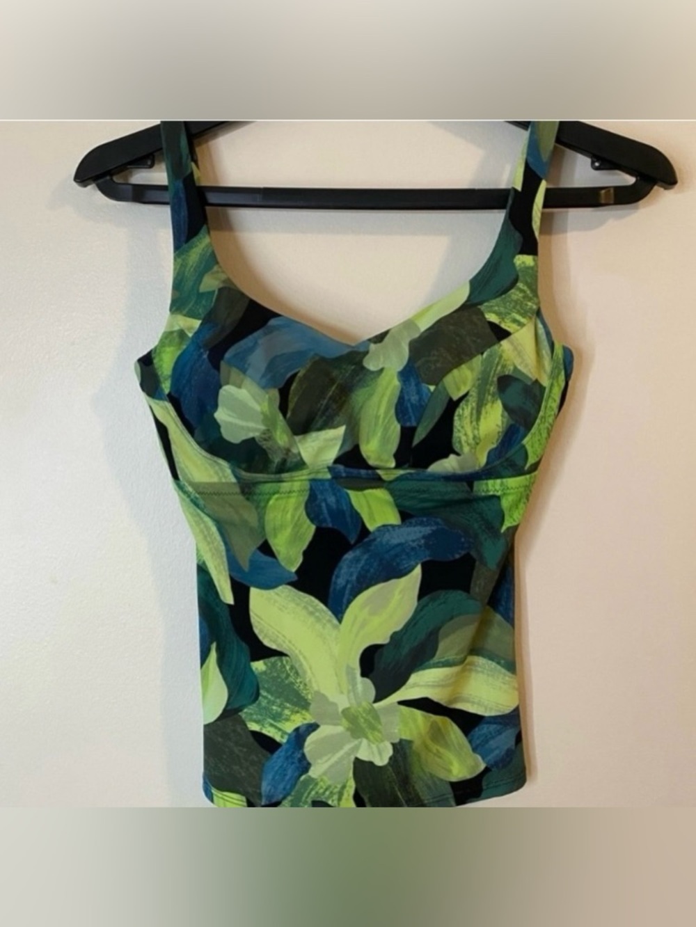 Athleta Black and green floral swim suite Bra 32D/DD
